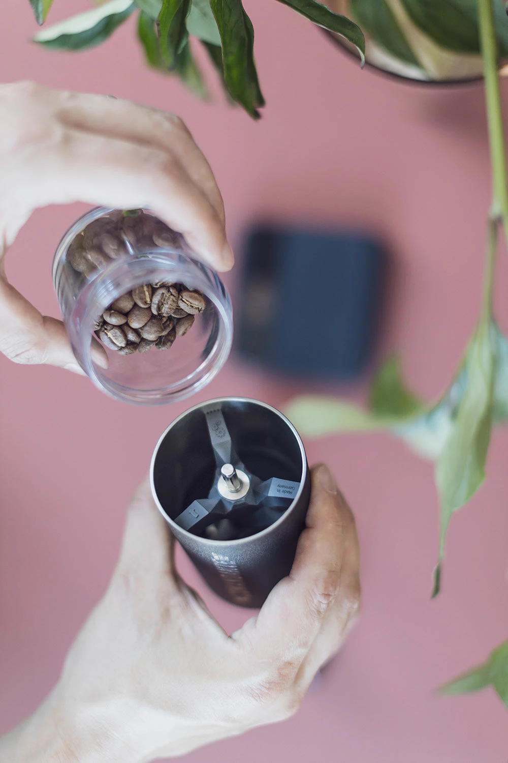 Comandante C40 Nitro Blade Coffee Grinder MK4 (Black) 3 Comandante C40 Nitro Blade Coffee Grinder MK4 (Black)